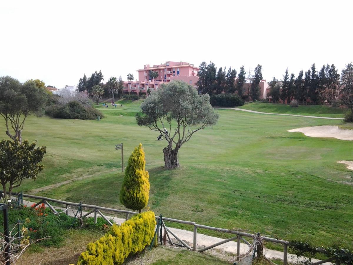 Olhando Um Campo De Golf Islantilla Eksteriør bilde